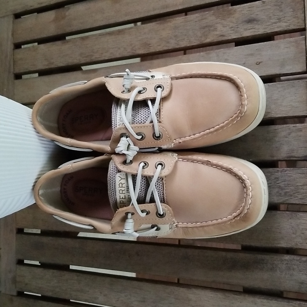 Like new Sperry tan casual flat shoes
